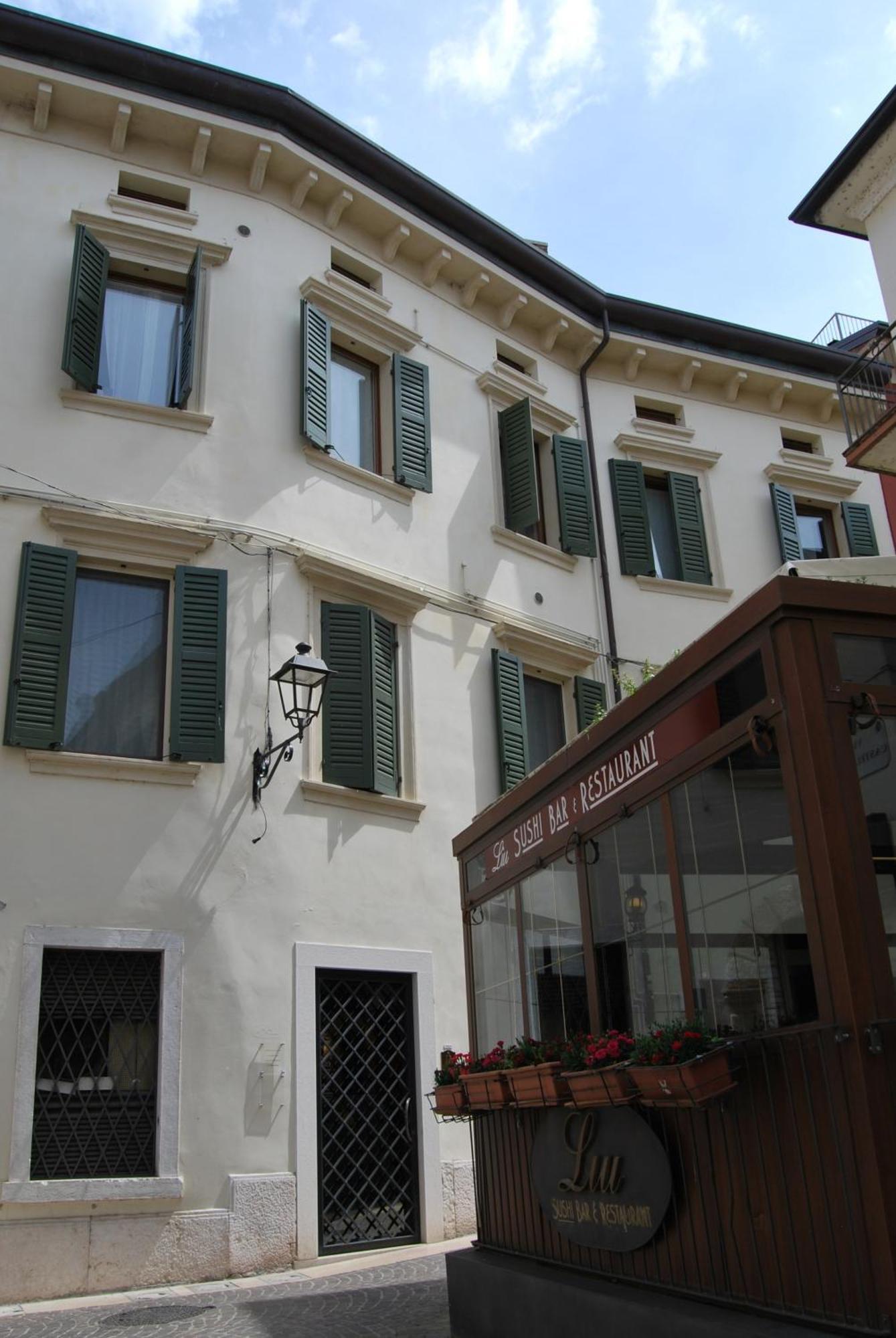 Apartamento Attic 1 Centro Storico Peschiera del Garda Exterior foto
