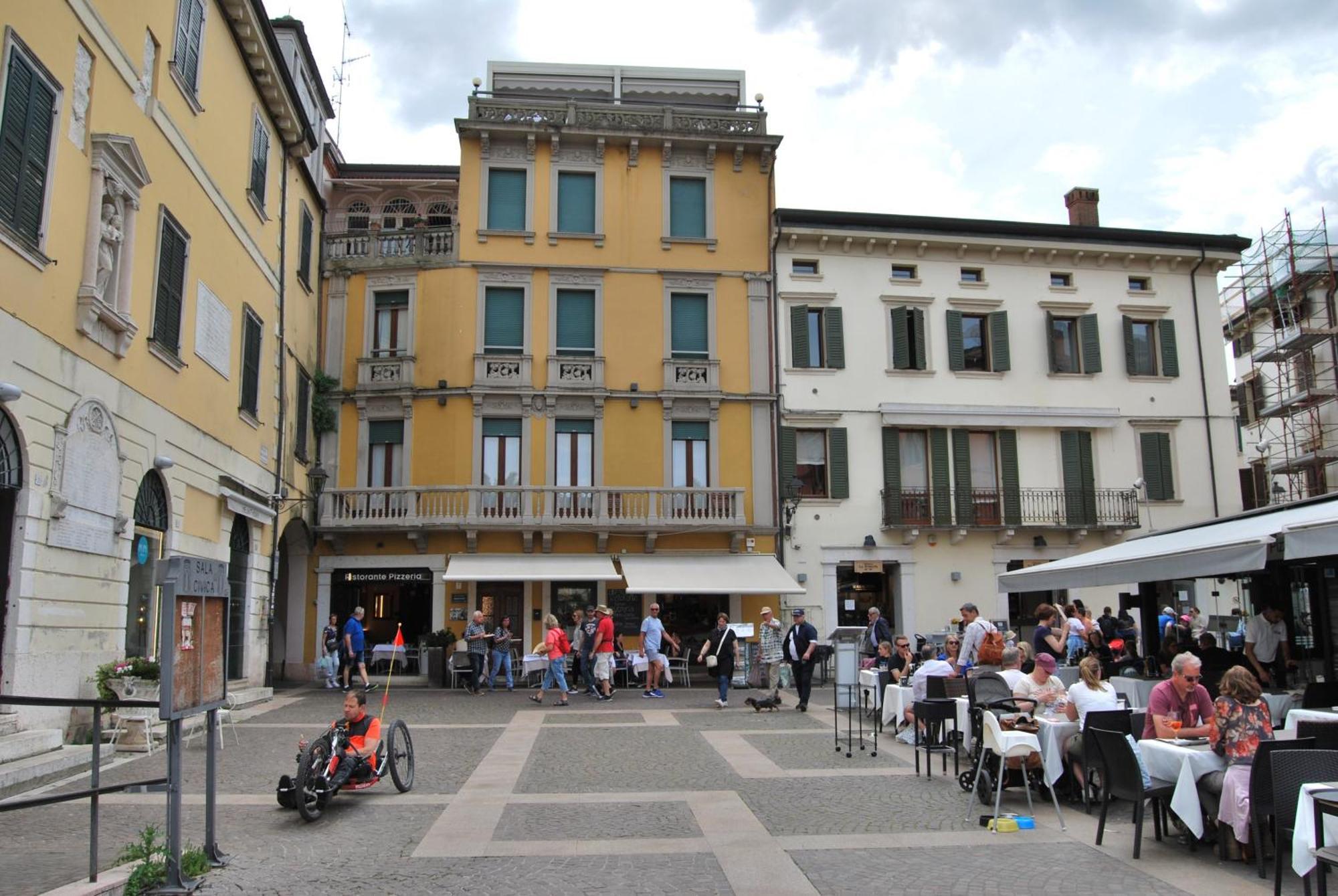 Apartamento Attic 1 Centro Storico Peschiera del Garda Exterior foto